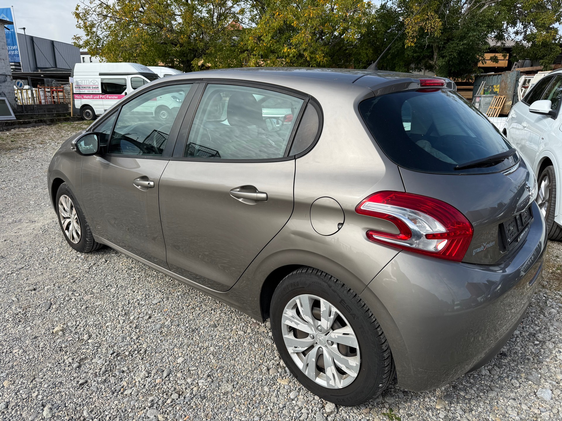 PEUGEOT 208 1.2 VTI Active-image-1