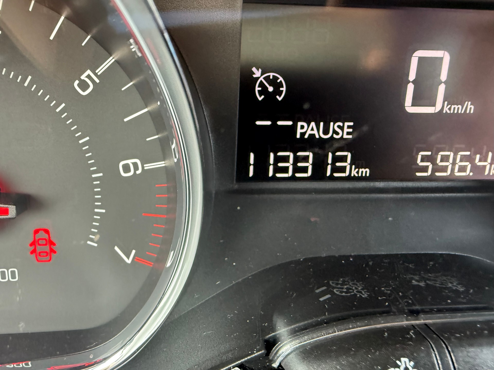PEUGEOT 208 1.2 VTI Active-image-9