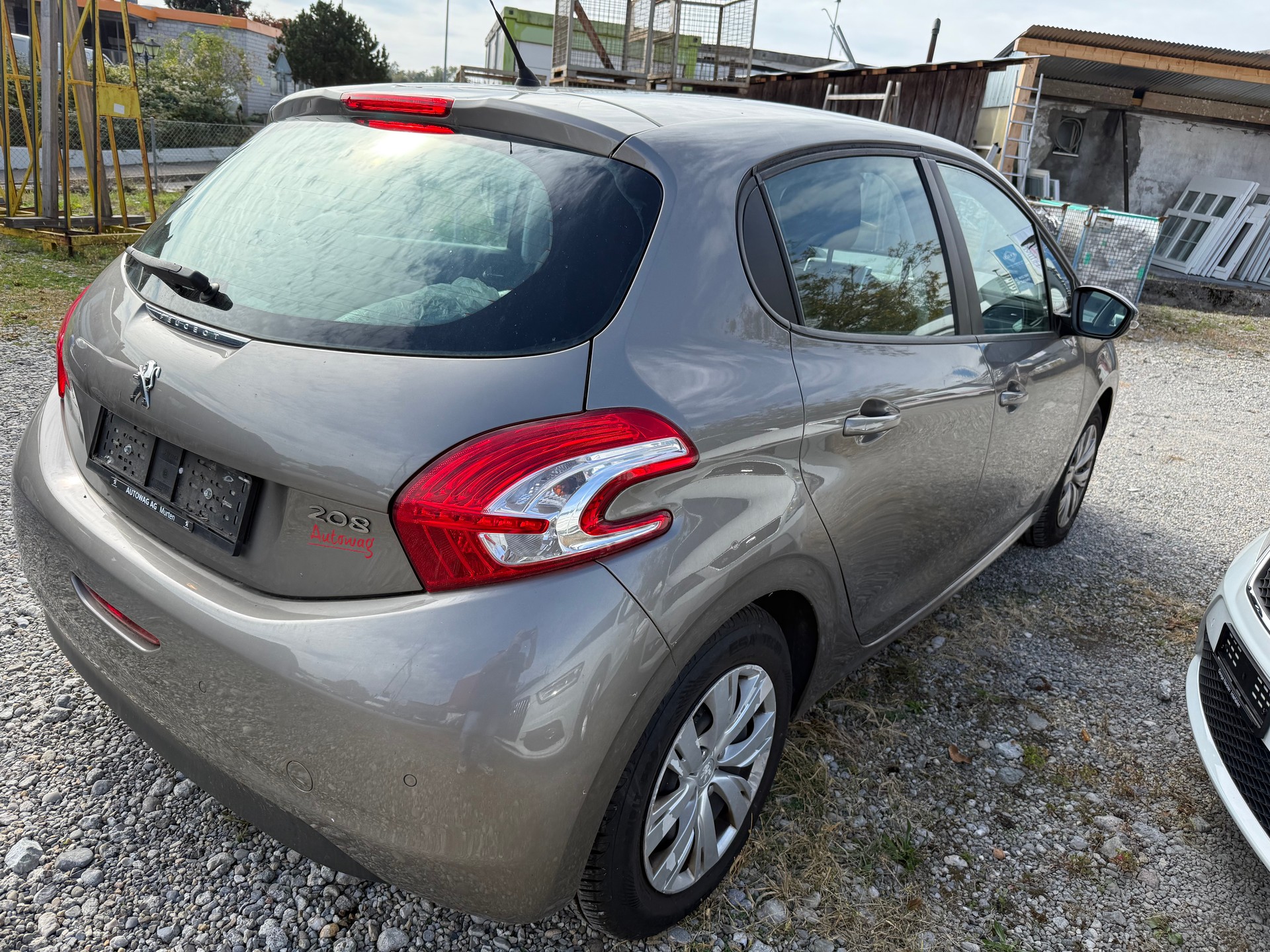 PEUGEOT 208 1.2 VTI Active-image-5