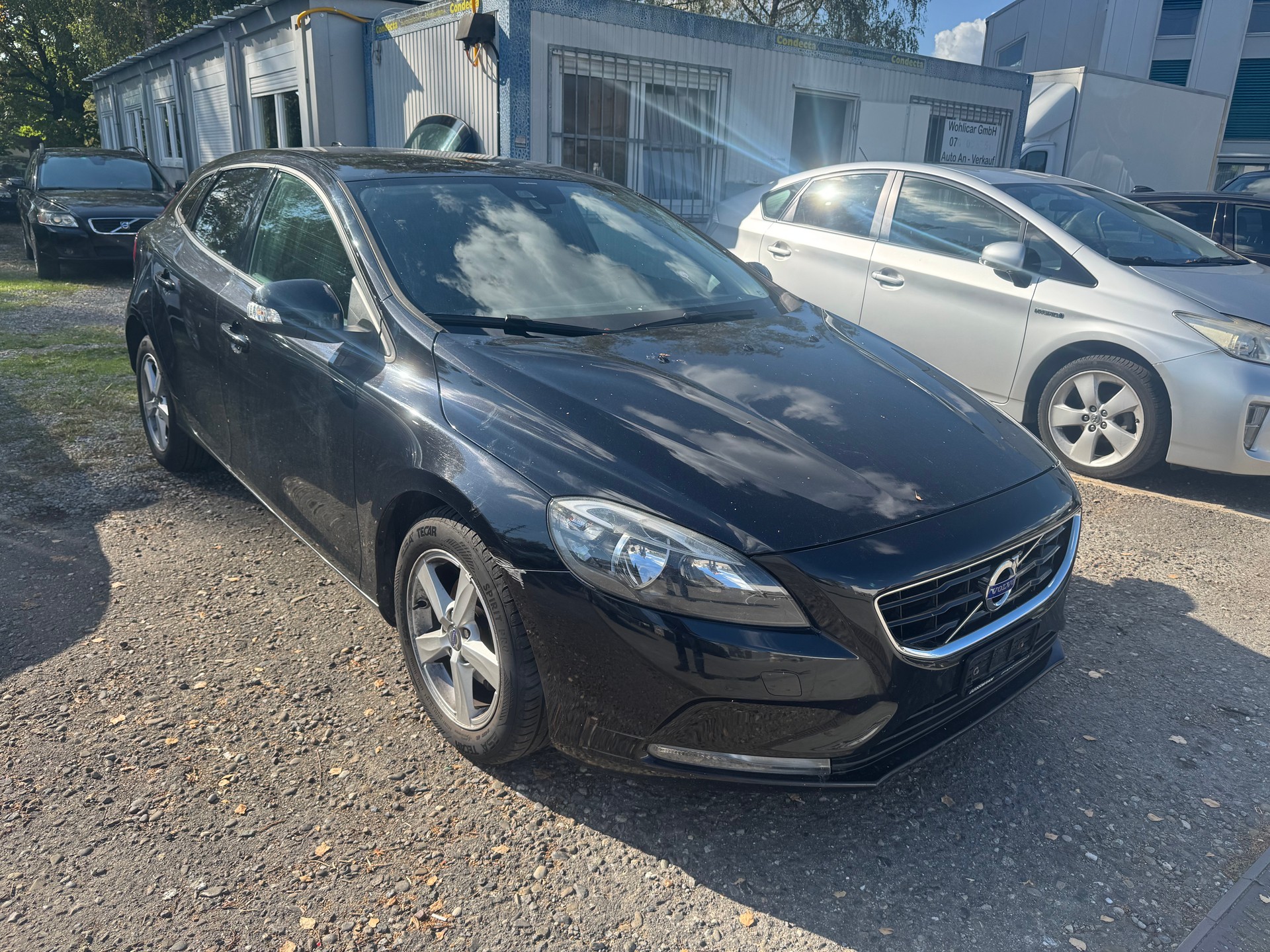 VOLVO V40 D2 Kinetic-image-2