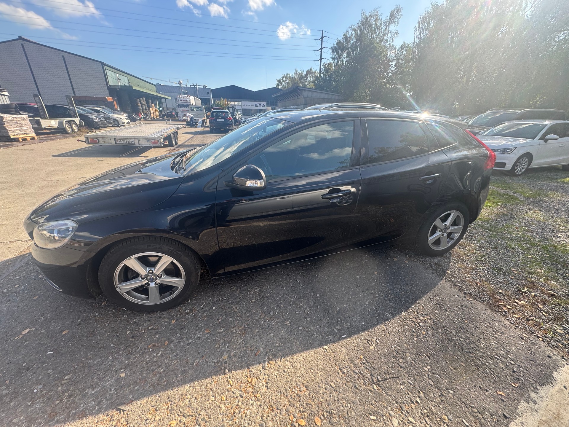VOLVO V40 D2 Kinetic-image-1