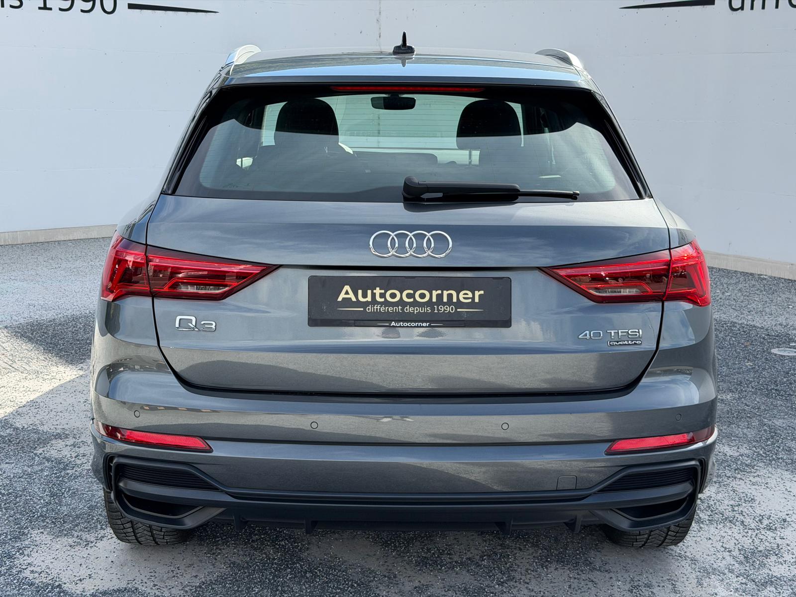AUDI Q3 40 TFSI S line quattro S-tronic-image-4