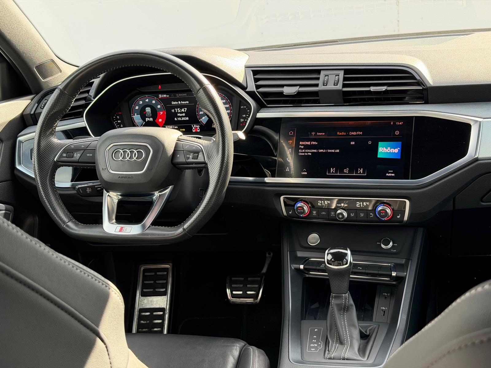 AUDI Q3 40 TFSI S line quattro S-tronic-image-8