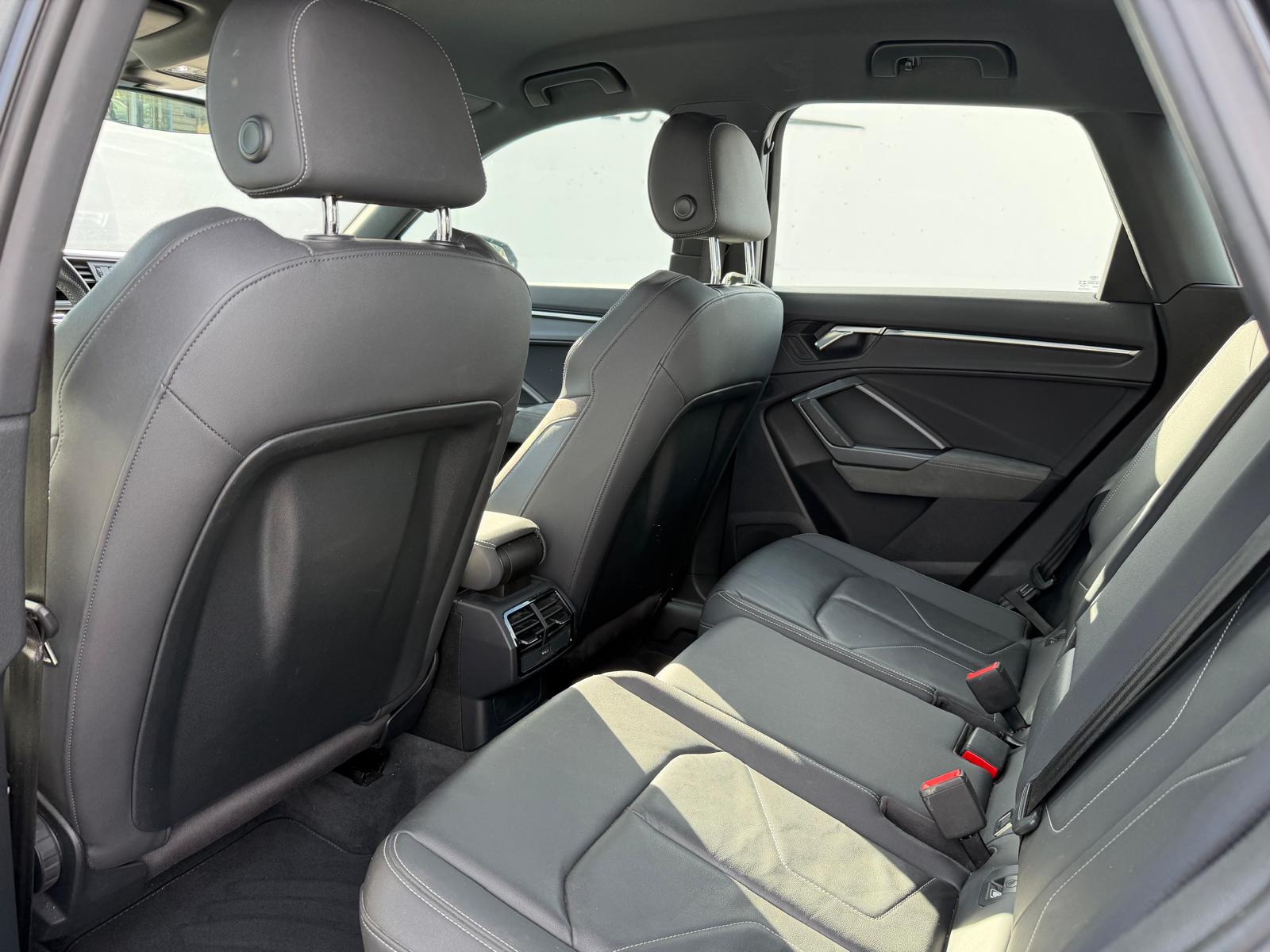 AUDI Q3 40 TFSI S line quattro S-tronic-image-7