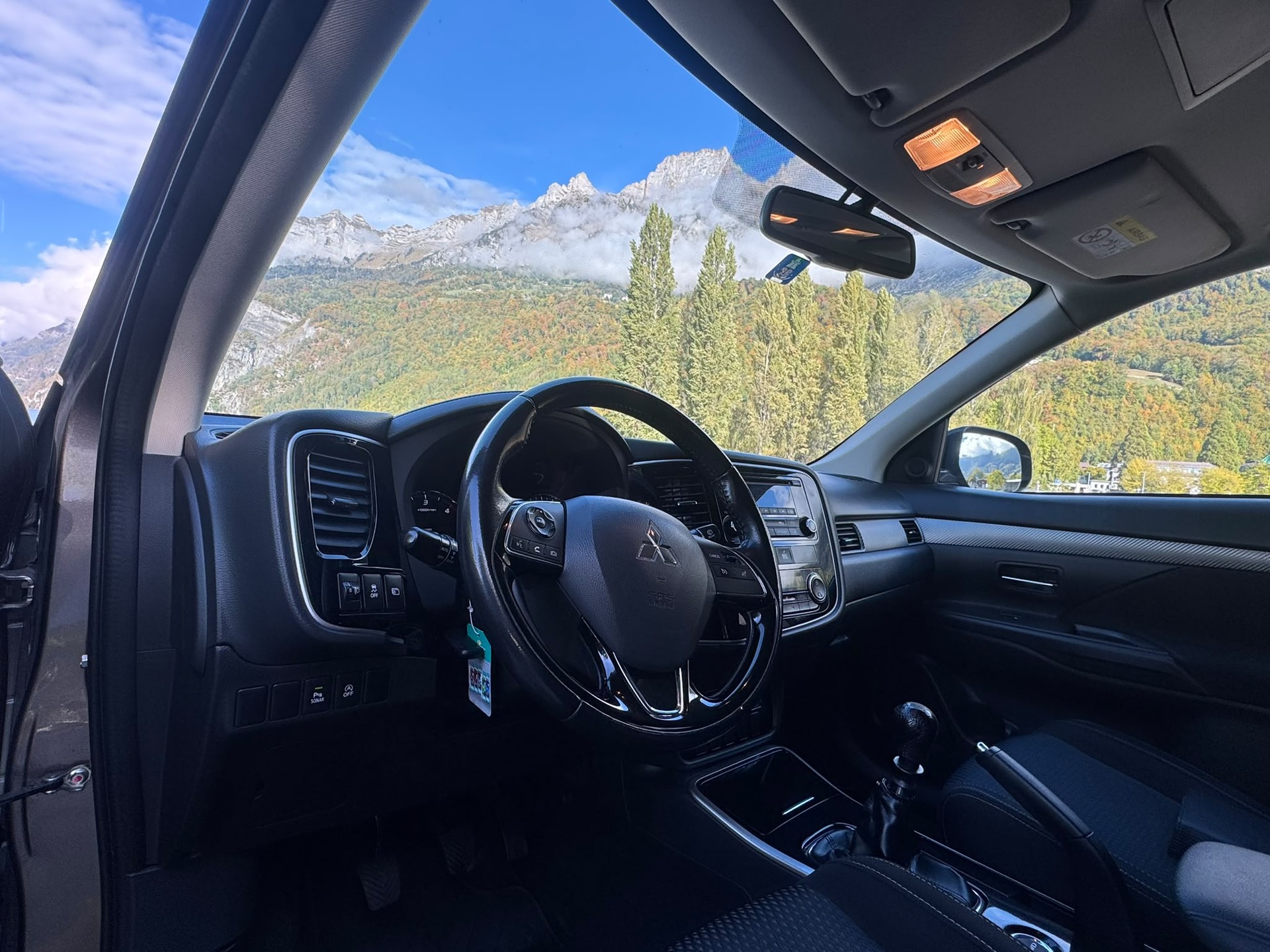 MITSUBISHI Outlander 2.2 DID Value 4WD-image-16