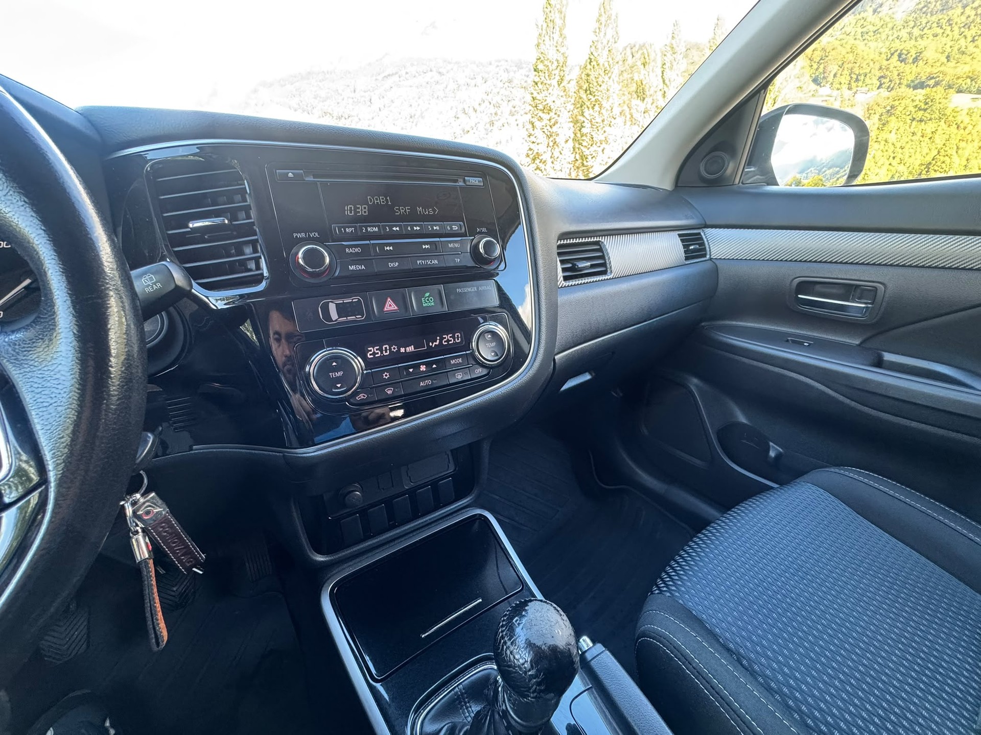 MITSUBISHI Outlander 2.2 DID Value 4WD-image-17
