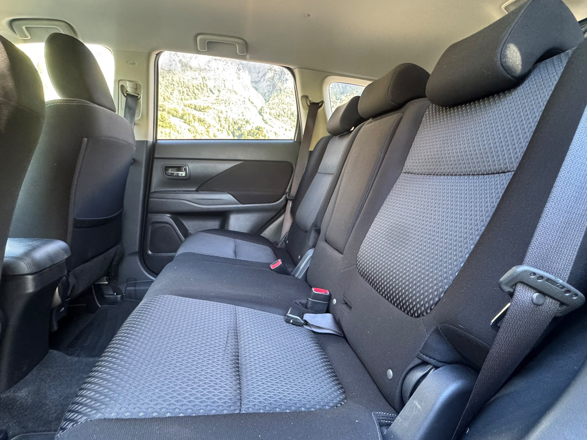 MITSUBISHI Outlander 2.2 DID Value 4WD-image-11