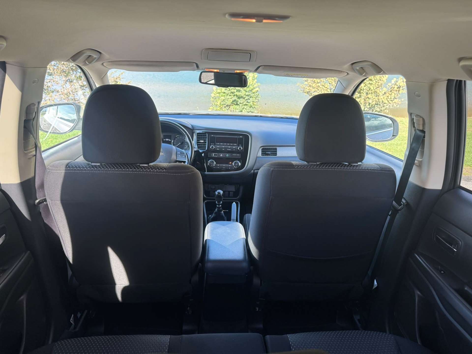 MITSUBISHI Outlander 2.2 DID Value 4WD-image-14