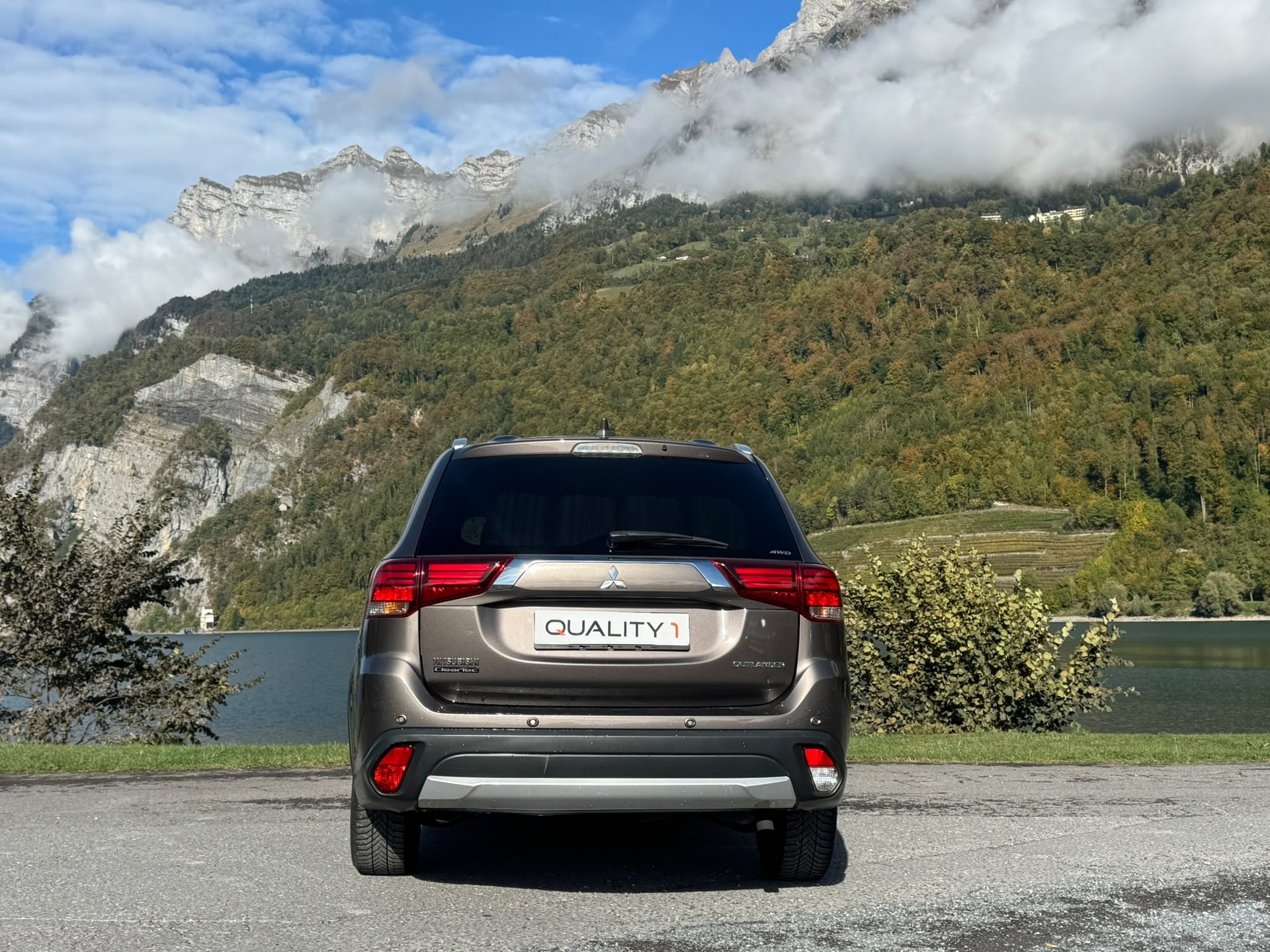 MITSUBISHI Outlander 2.2 DID Value 4WD-image-8
