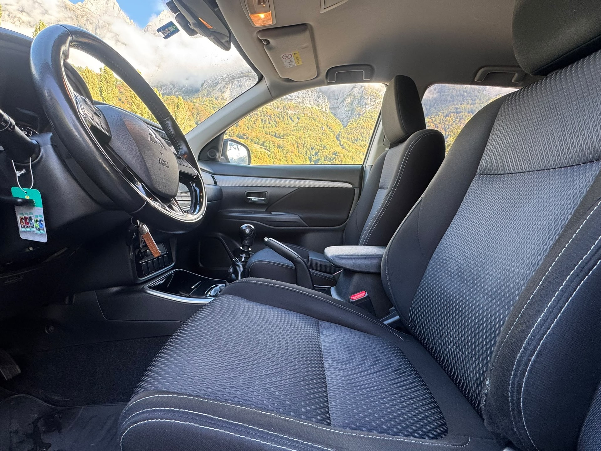 MITSUBISHI Outlander 2.2 DID Value 4WD-image-13