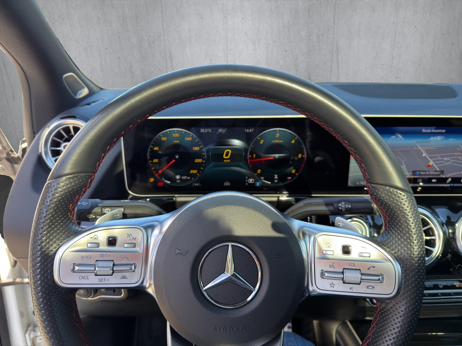 MERCEDES-BENZ B 220 d AMG Line 8G-DCT-image-15