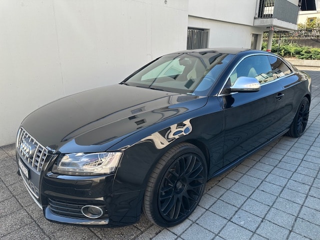 AUDI 4.2 V8 FSI quattro-image-0