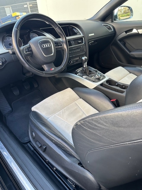 AUDI 4.2 V8 FSI quattro-image-3