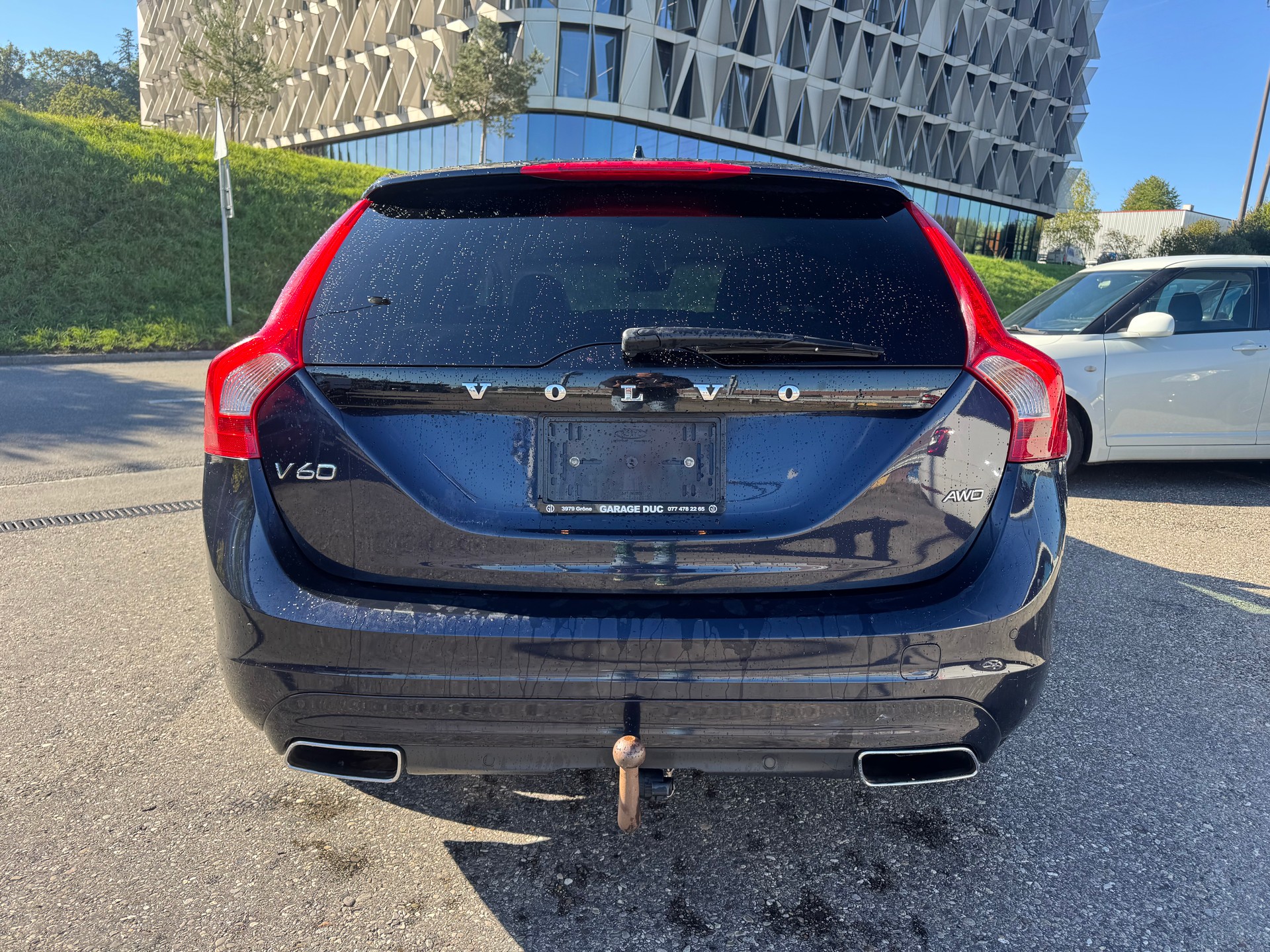 VOLVO V60 D4 AWD Momentum Dynamic Edition Geartronic-image-4