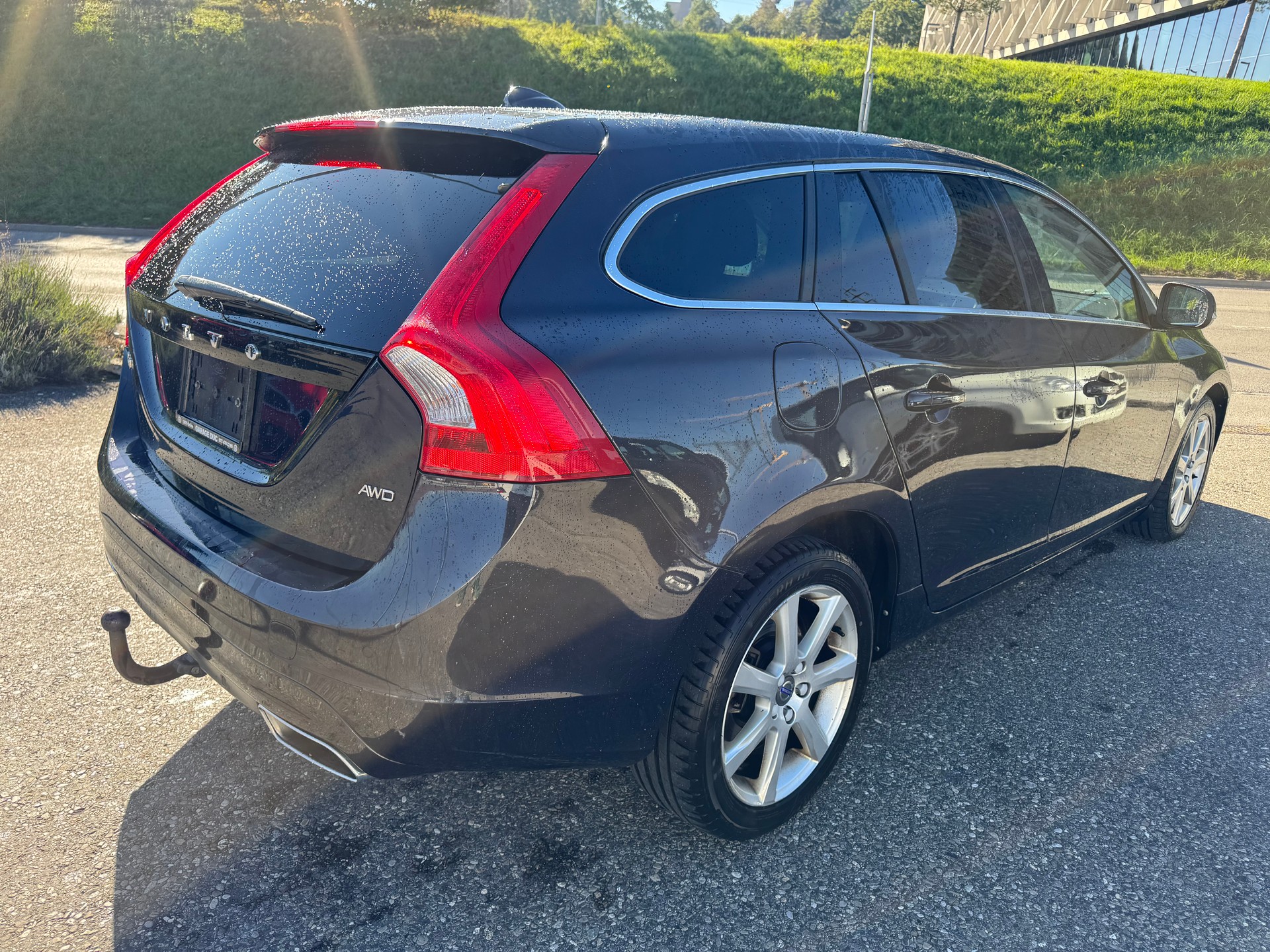VOLVO V60 D4 AWD Momentum Dynamic Edition Geartronic-image-3