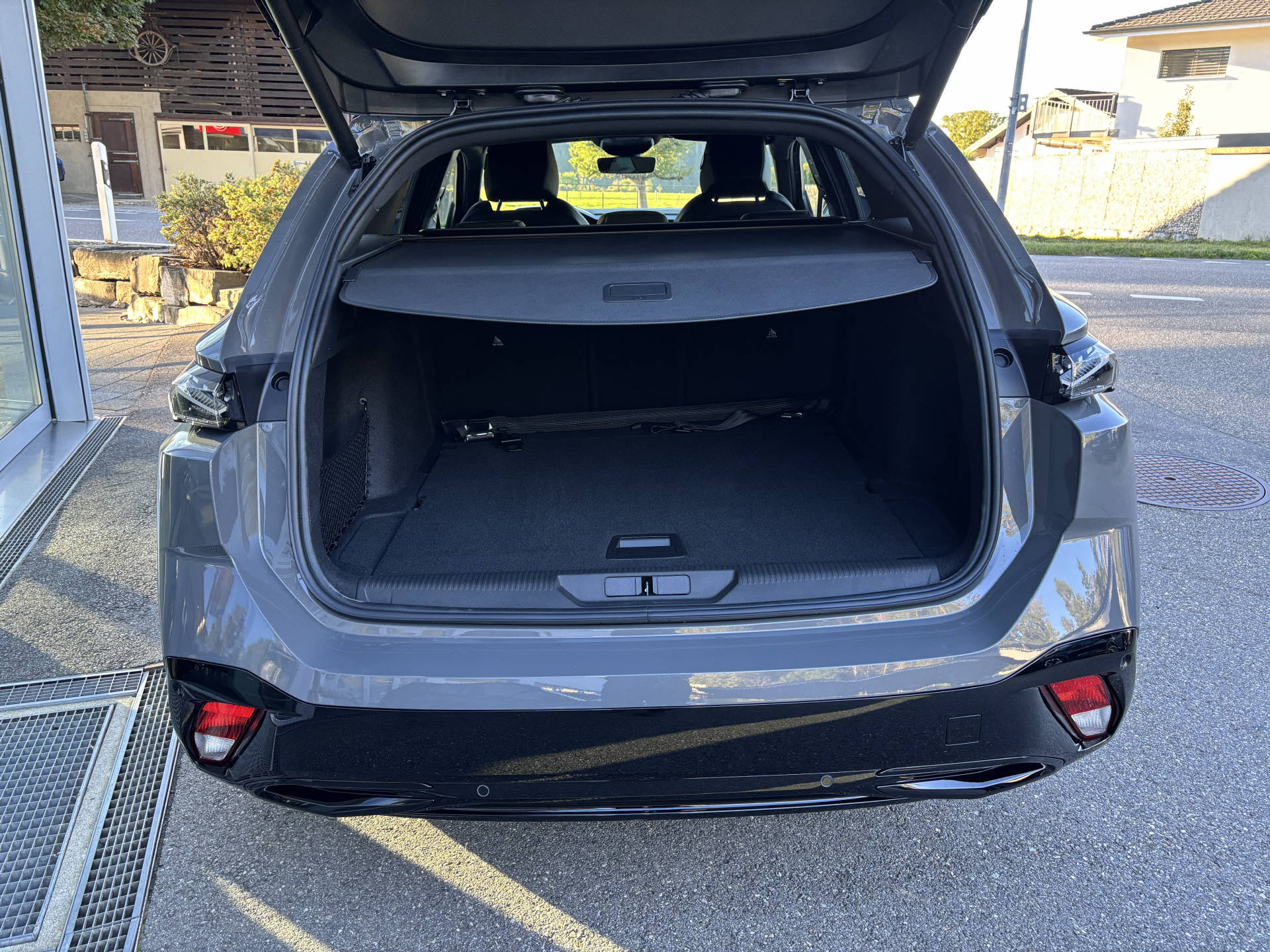 PEUGEOT 308 SW 1.2 Hybrid GT-image-4