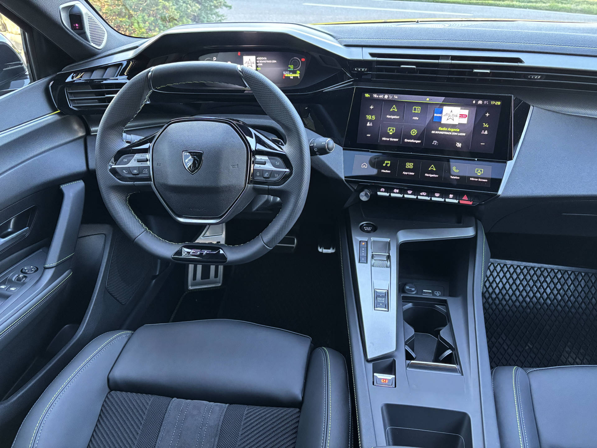 PEUGEOT 308 SW 1.2 Hybrid GT-image-9