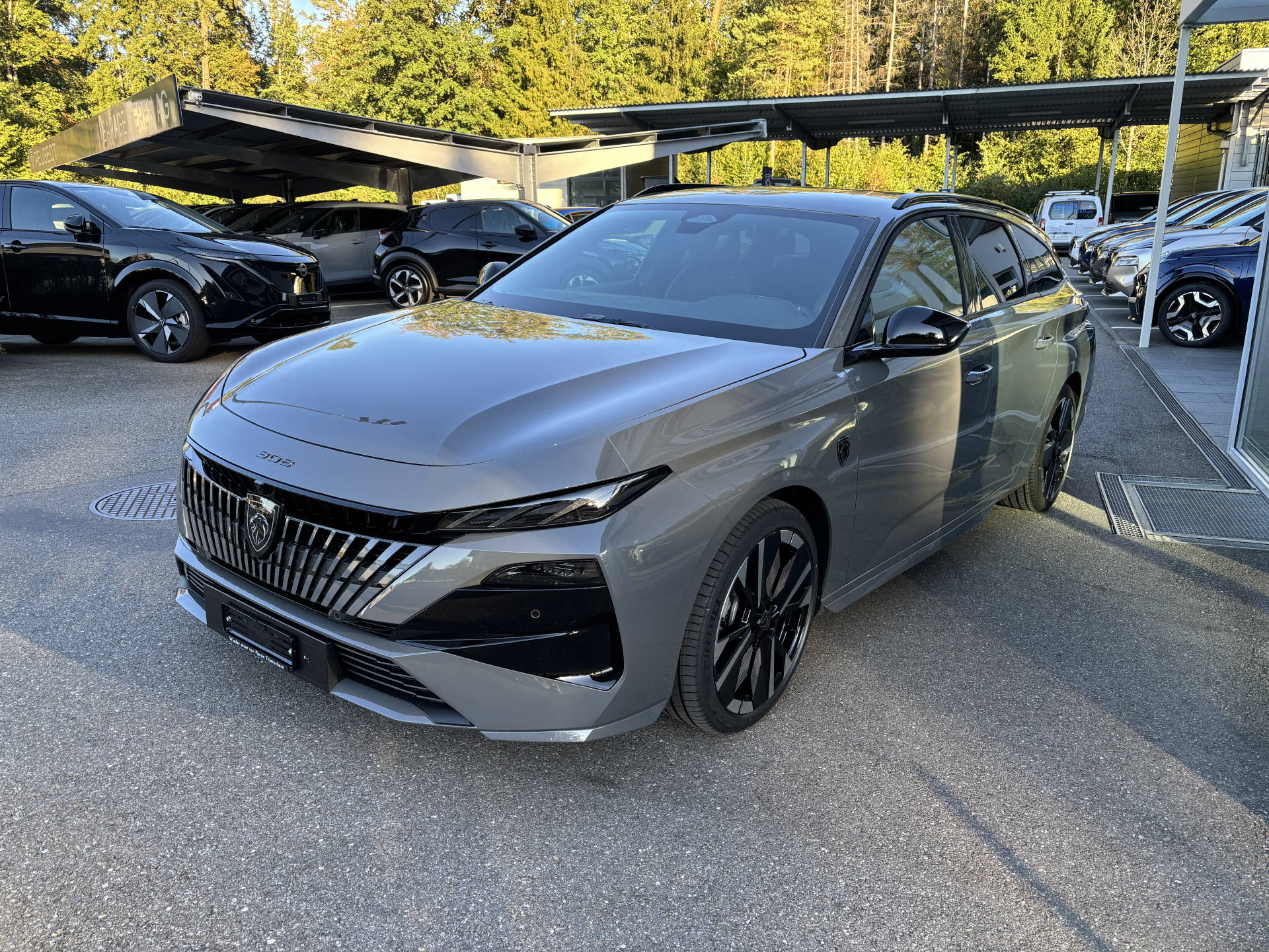 PEUGEOT 308 SW 1.2 Hybrid GT-image-1