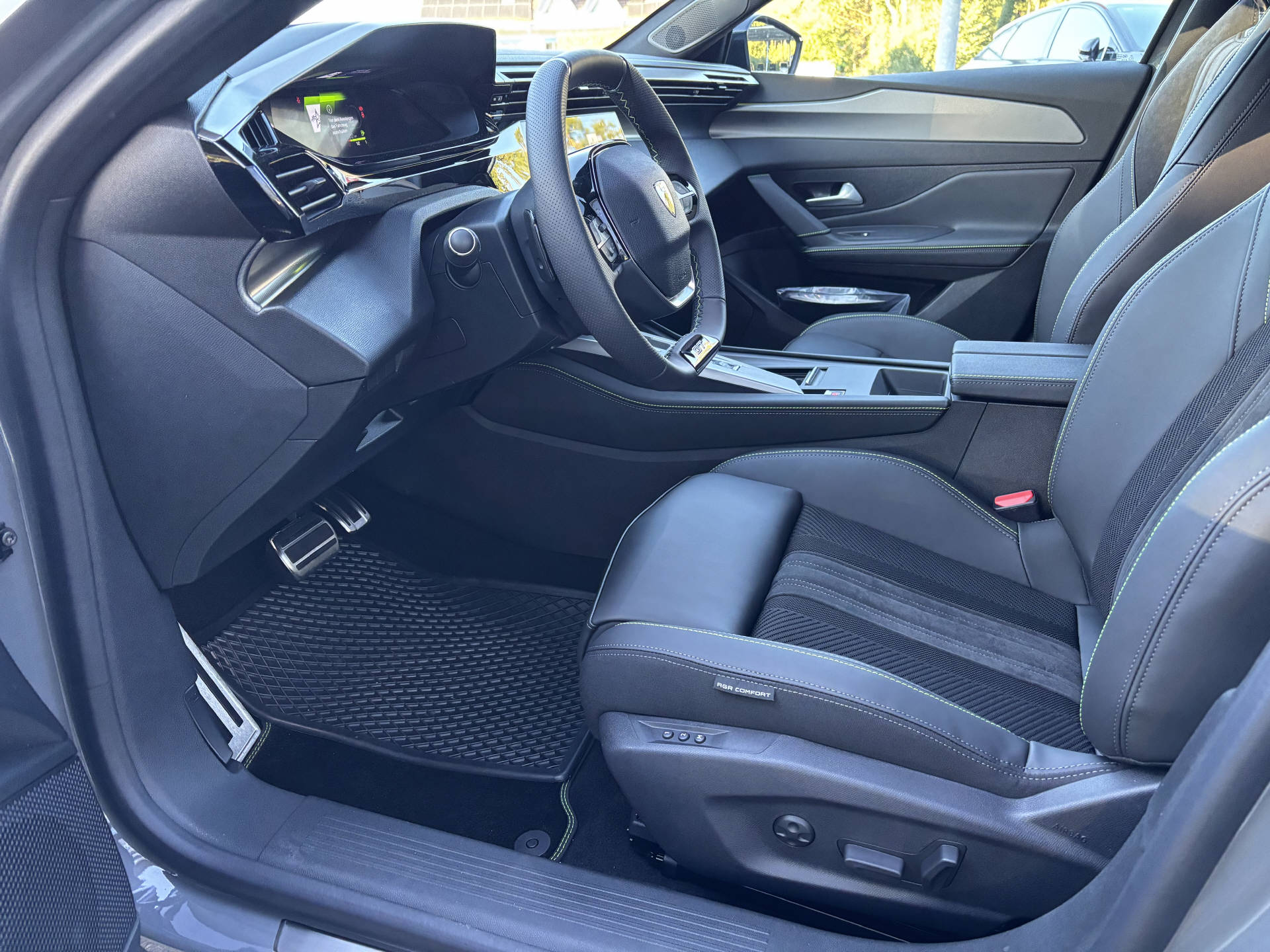 PEUGEOT 308 SW 1.2 Hybrid GT-image-10
