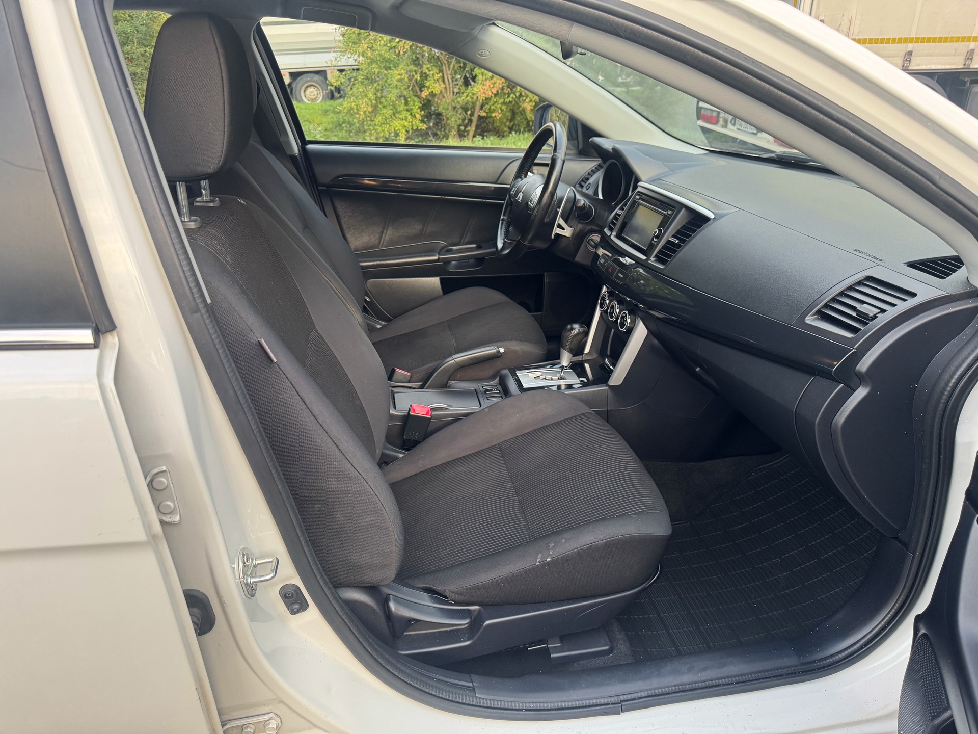 MITSUBISHI Lancer Sportback 1.8 Style CVT-image-9