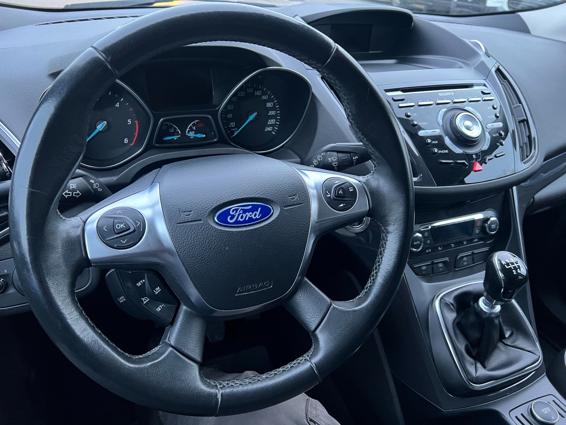 FORD Kuga 2.0 TDCi Titanium 2WD-image-11