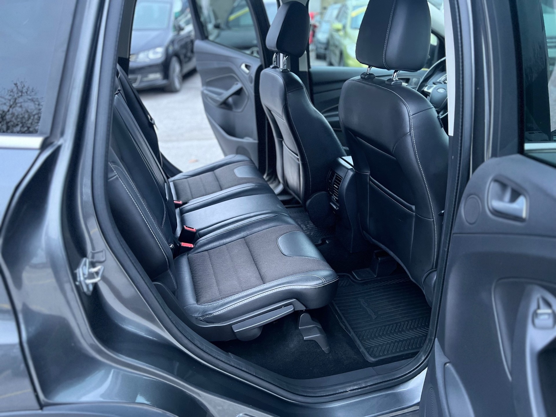 FORD Kuga 2.0 TDCi Titanium 2WD-image-9