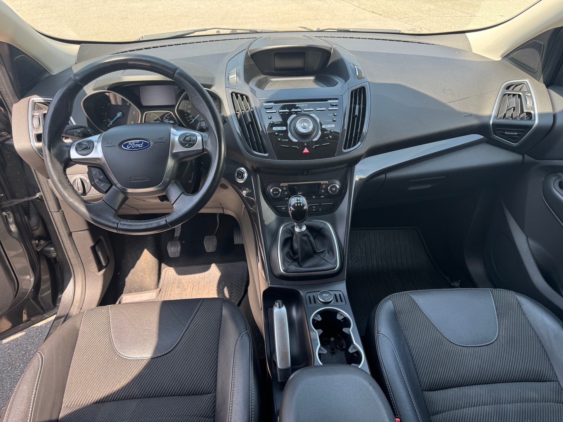 FORD Kuga 2.0 TDCi Titanium 2WD-image-15