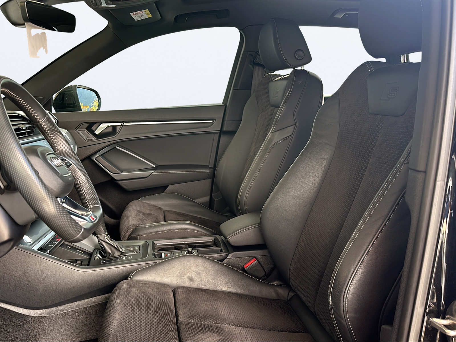AUDI Q3 40 TFSI S line quattro S-tronic-image-9