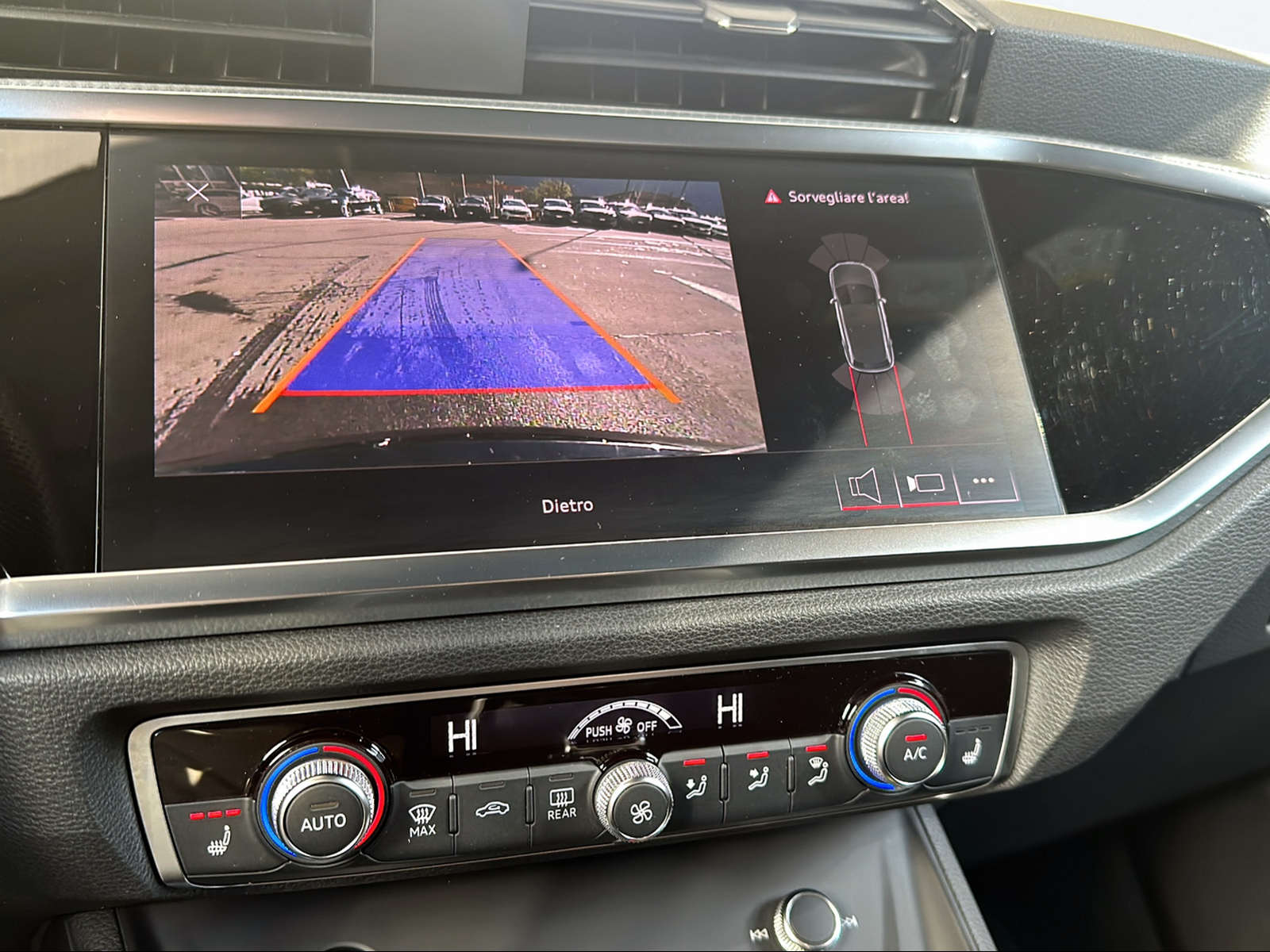 AUDI Q3 40 TFSI S line quattro S-tronic-image-12