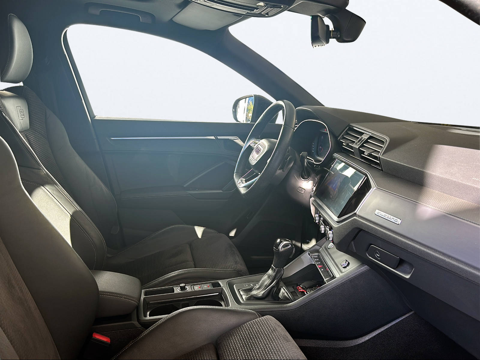 AUDI Q3 40 TFSI S line quattro S-tronic-image-14