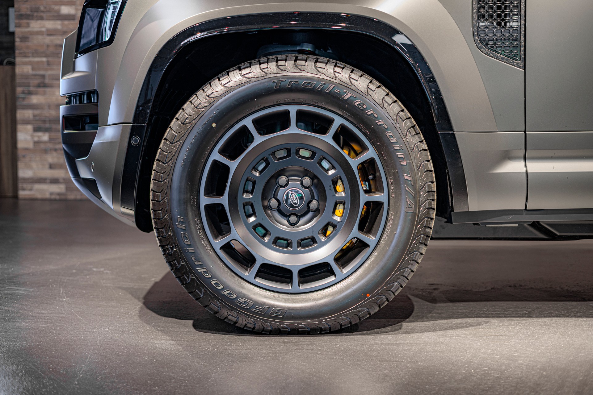 LAND ROVER 110 Octa First Edition-image-4
