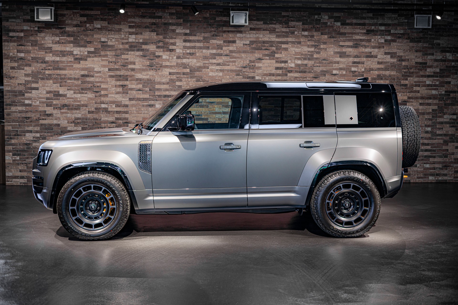 LAND ROVER 110 Octa First Edition-image-2