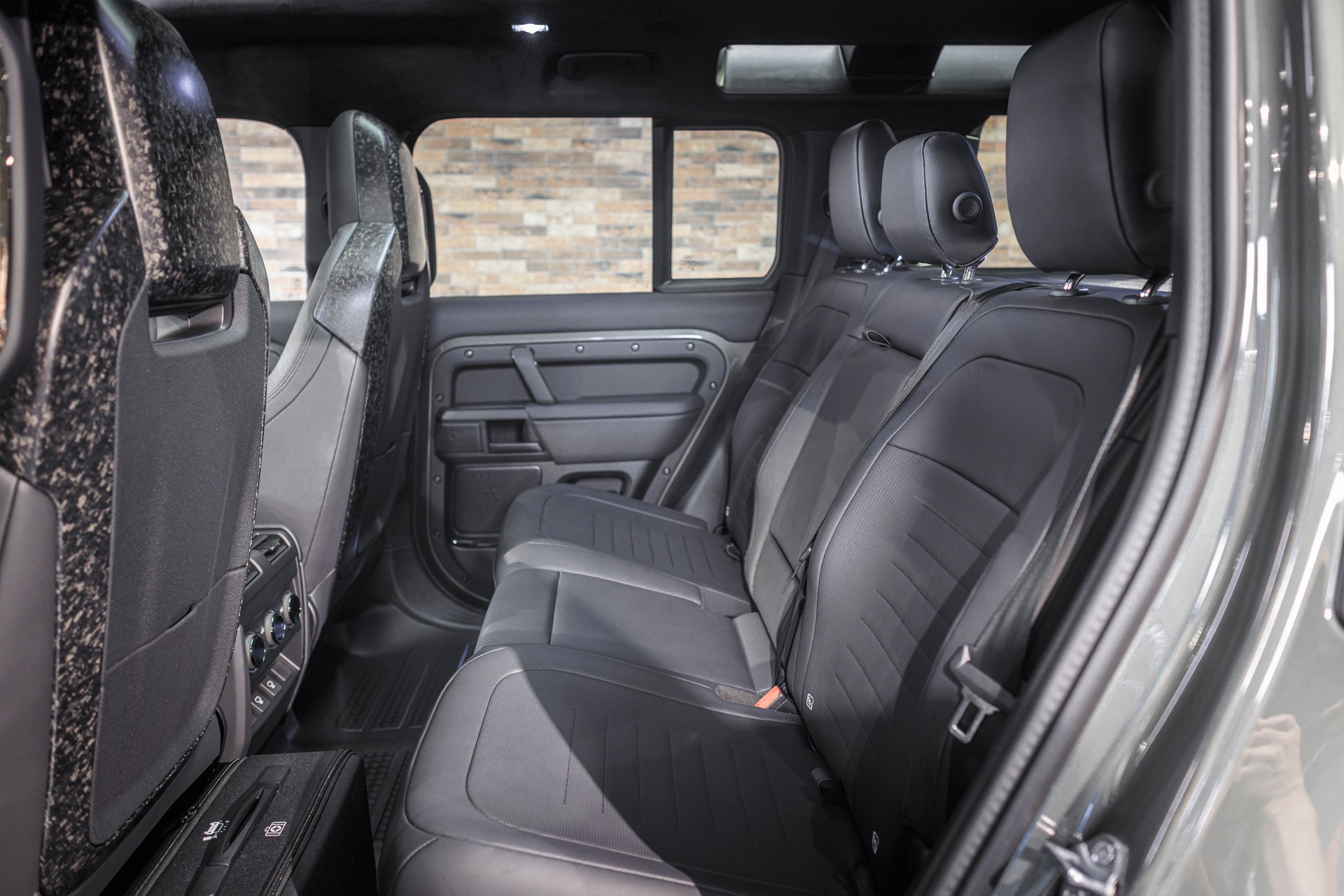 LAND ROVER 110 Octa First Edition-image-9
