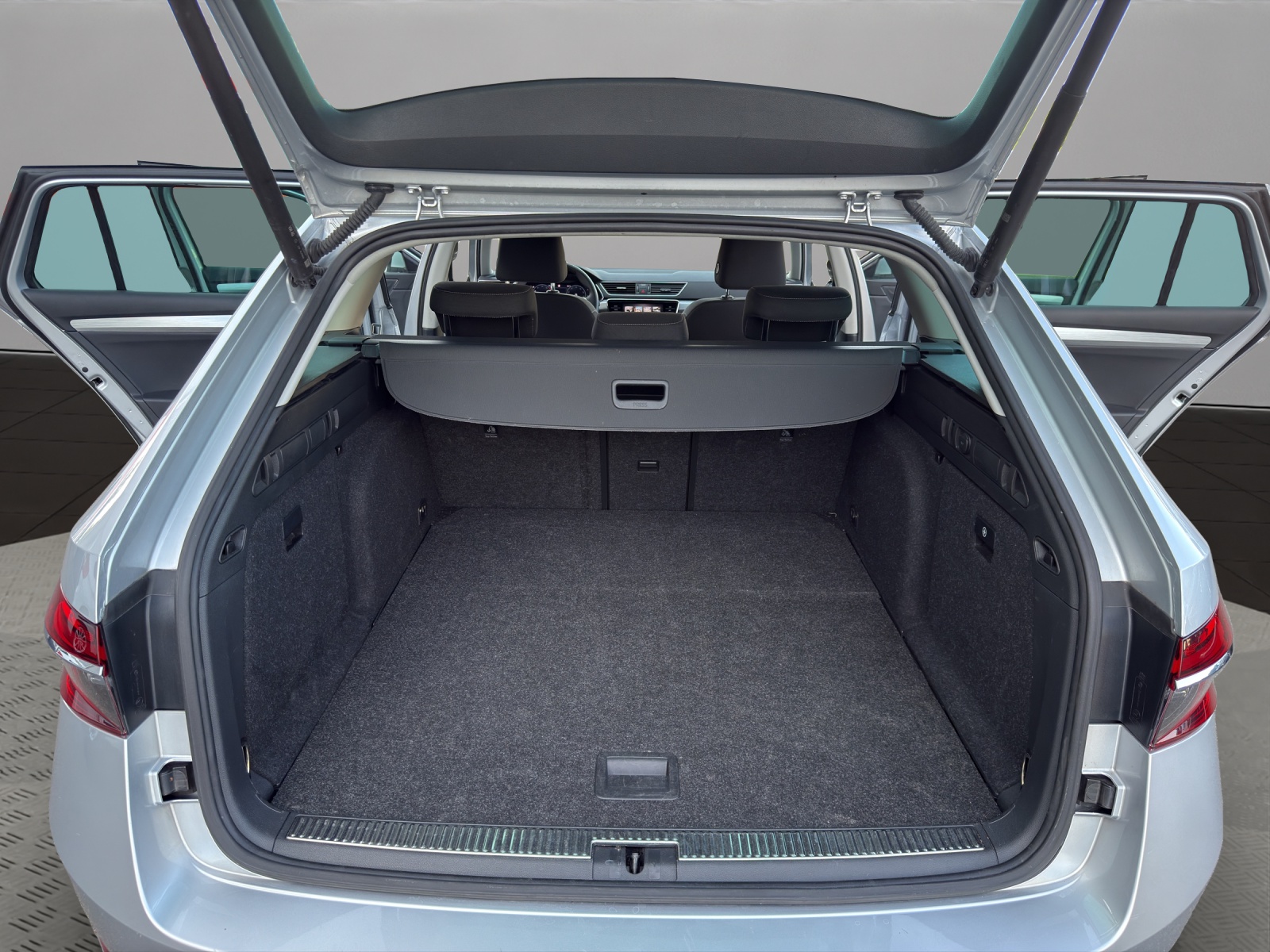 SKODA Superb Combi 2.0 TDi Ambition 4x4 DSG-image-18
