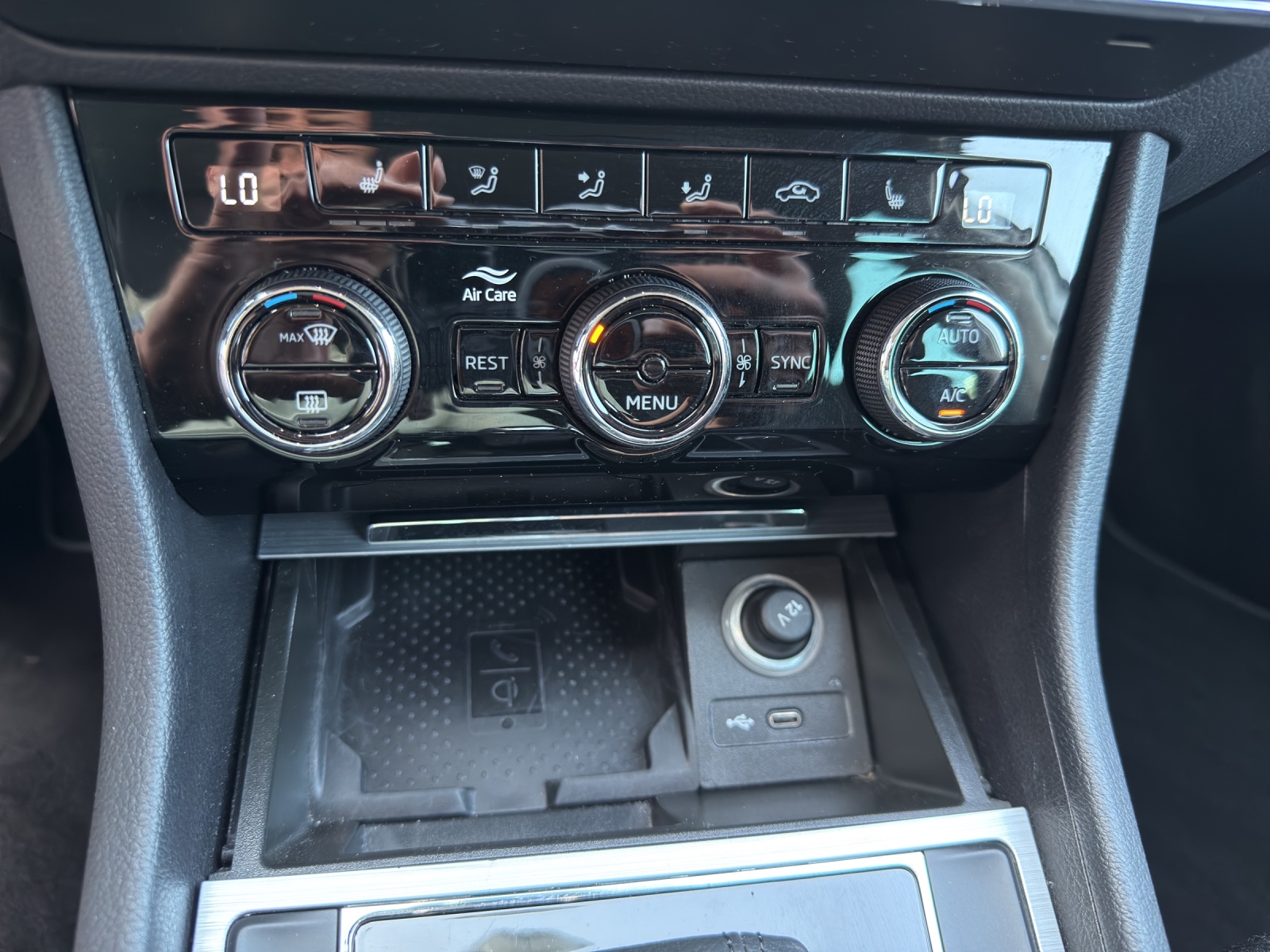 SKODA Superb Combi 2.0 TDi Ambition 4x4 DSG-image-19