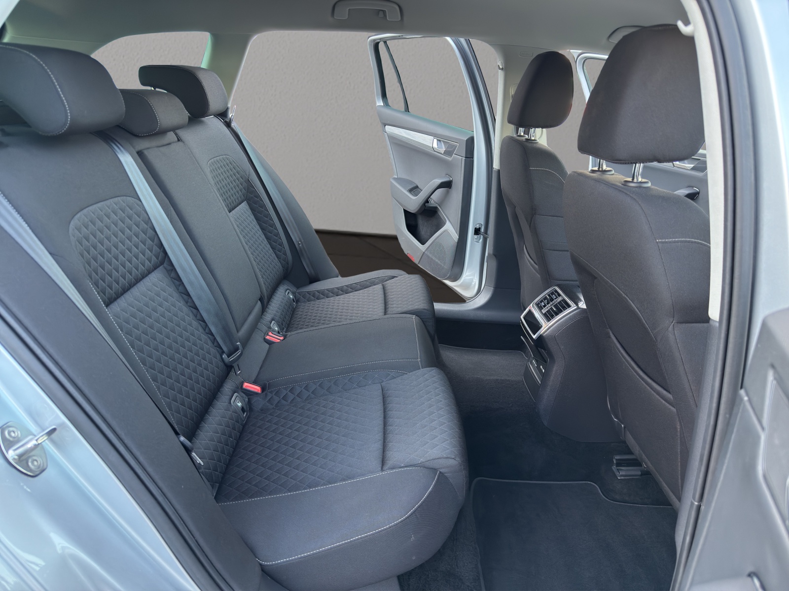 SKODA Superb Combi 2.0 TDi Ambition 4x4 DSG-image-17