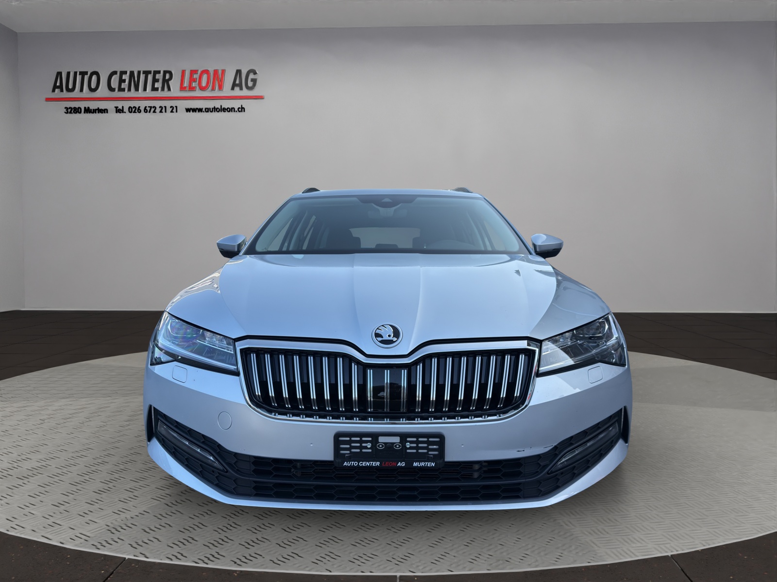 SKODA Superb Combi 2.0 TDi Ambition 4x4 DSG-image-0