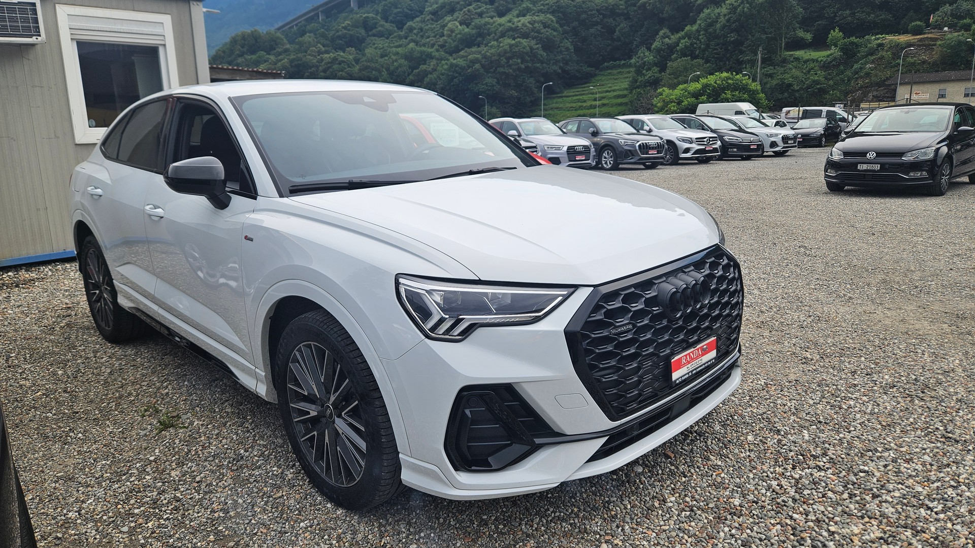 AUDI Q3 Sportback 40 TDI S line quattro S-tronic-image-3
