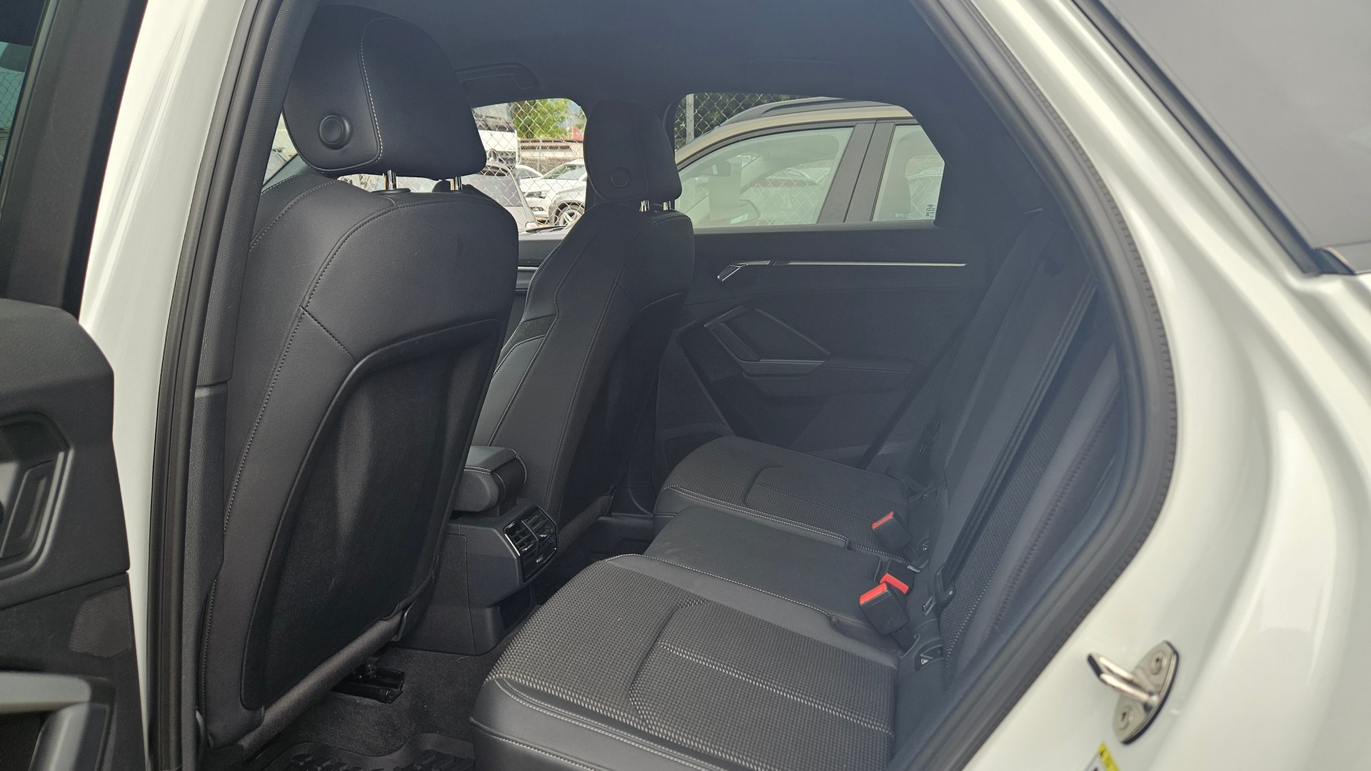 AUDI Q3 Sportback 40 TDI S line quattro S-tronic-image-6
