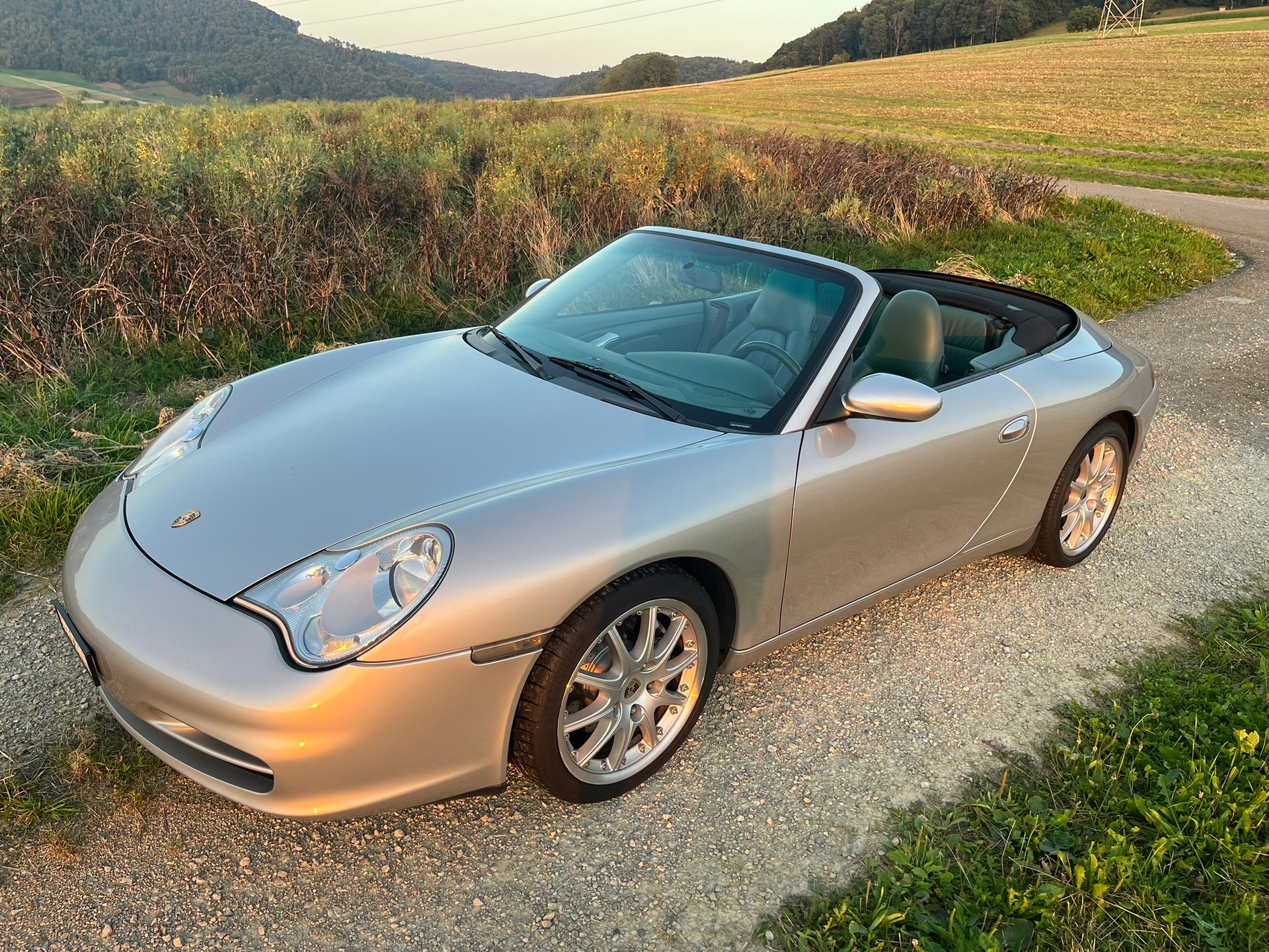 PORSCHE 911 Carrera 4 Cabrio-image-2