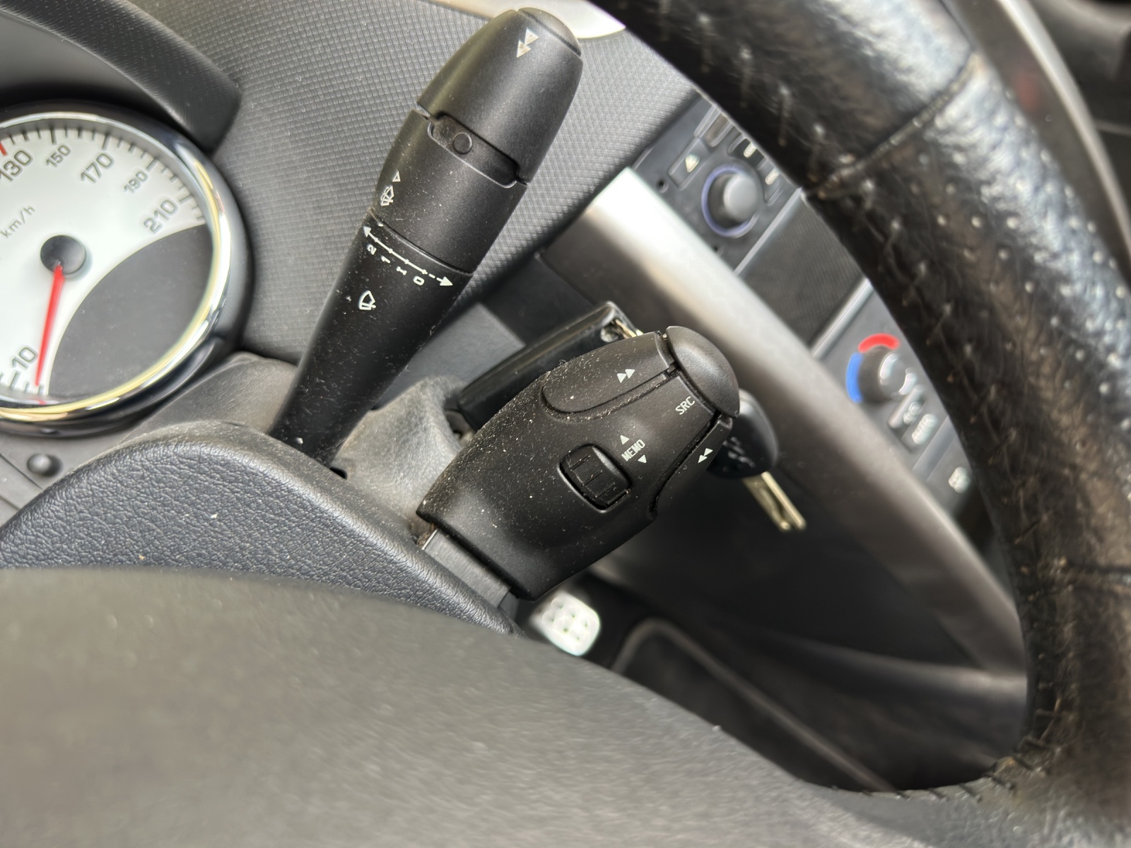 PEUGEOT 207 CC 1.6 16V Turbo Swiss Edition-image-15