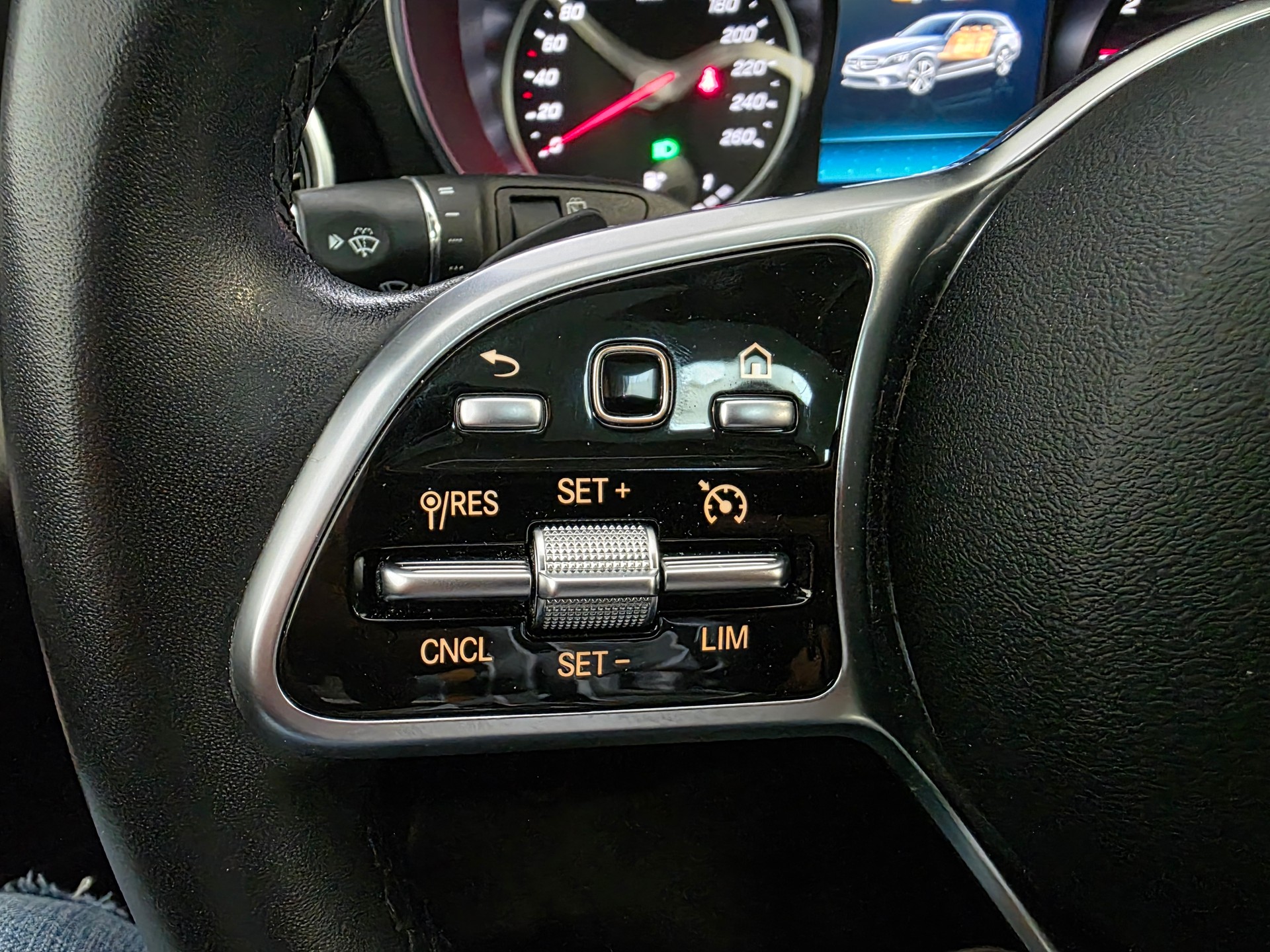 MERCEDES-BENZ C 180 Avantgarde 9G-Tronic-image-11