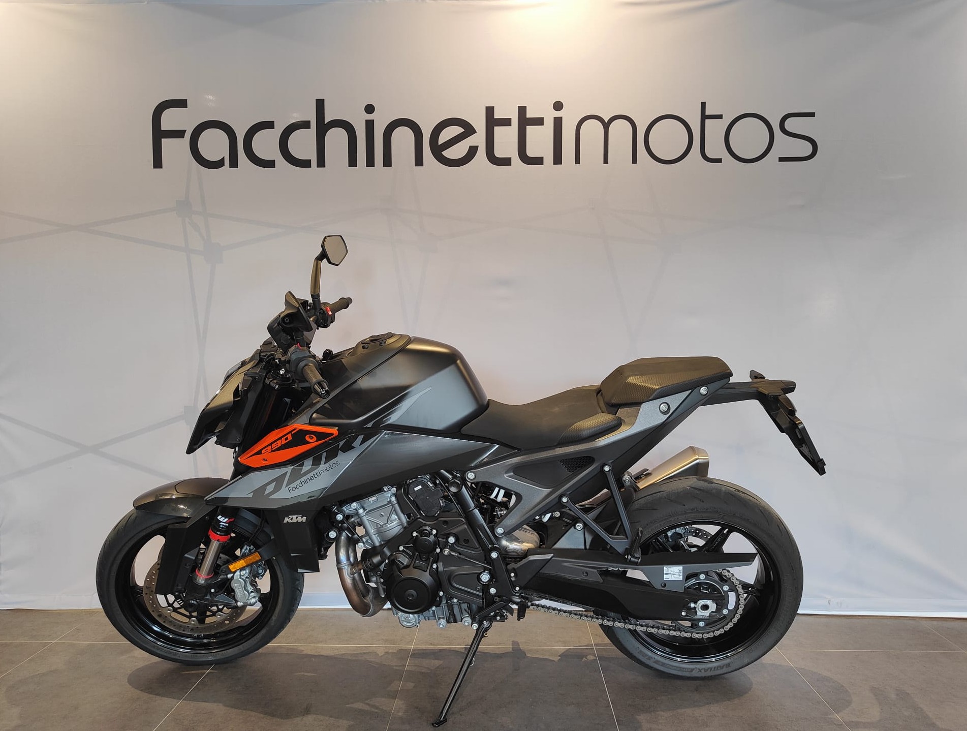 KTM 990 Duke-showroom-element-2