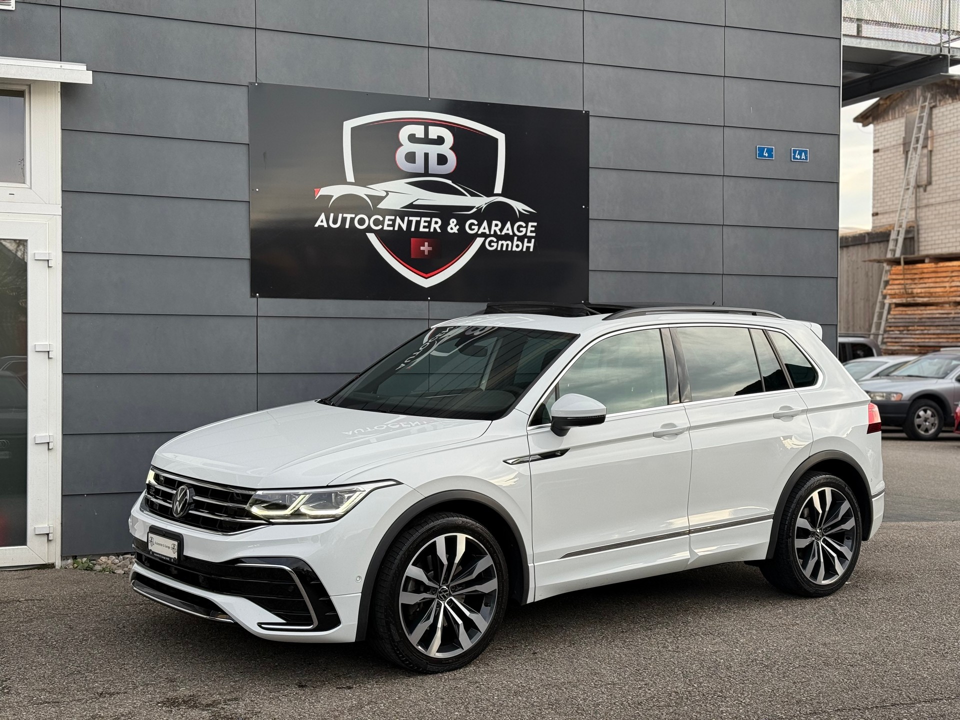 VW Tiguan 2.0 TDI SCR R-Line 4Motion DSG-image-2