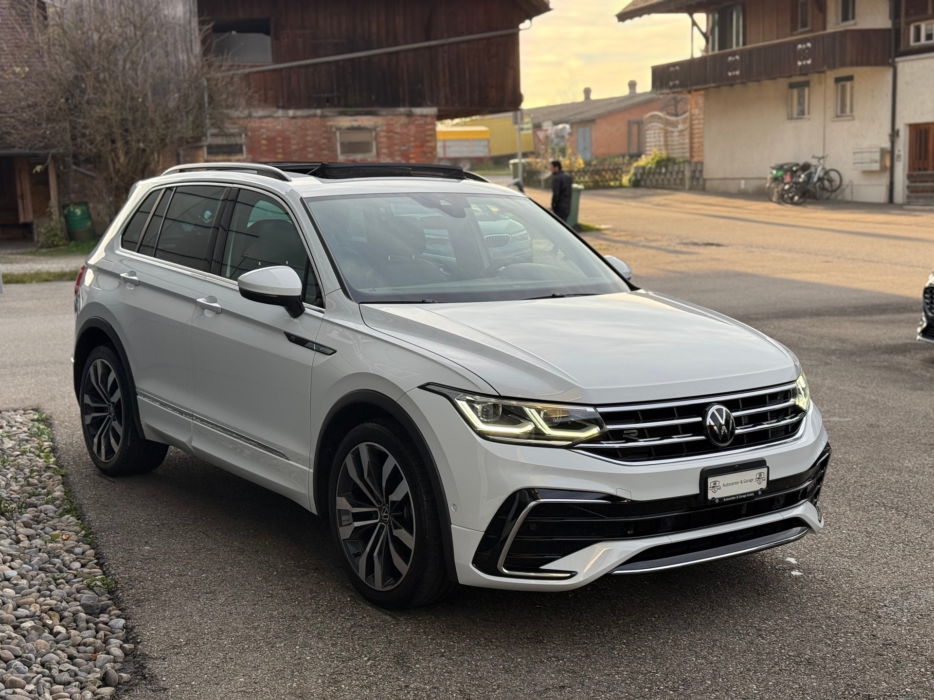 VW Tiguan 2.0 TDI SCR R-Line 4Motion DSG-image-8