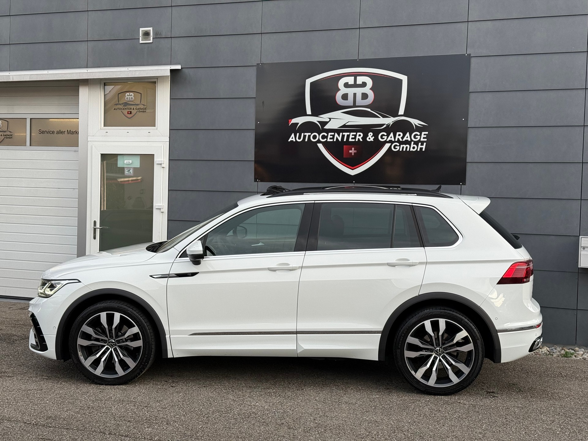 VW Tiguan 2.0 TDI SCR R-Line 4Motion DSG-image-4