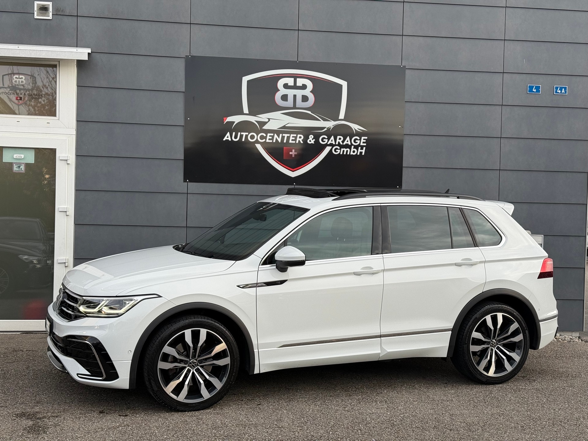 VW Tiguan 2.0 TDI SCR R-Line 4Motion DSG-image-3