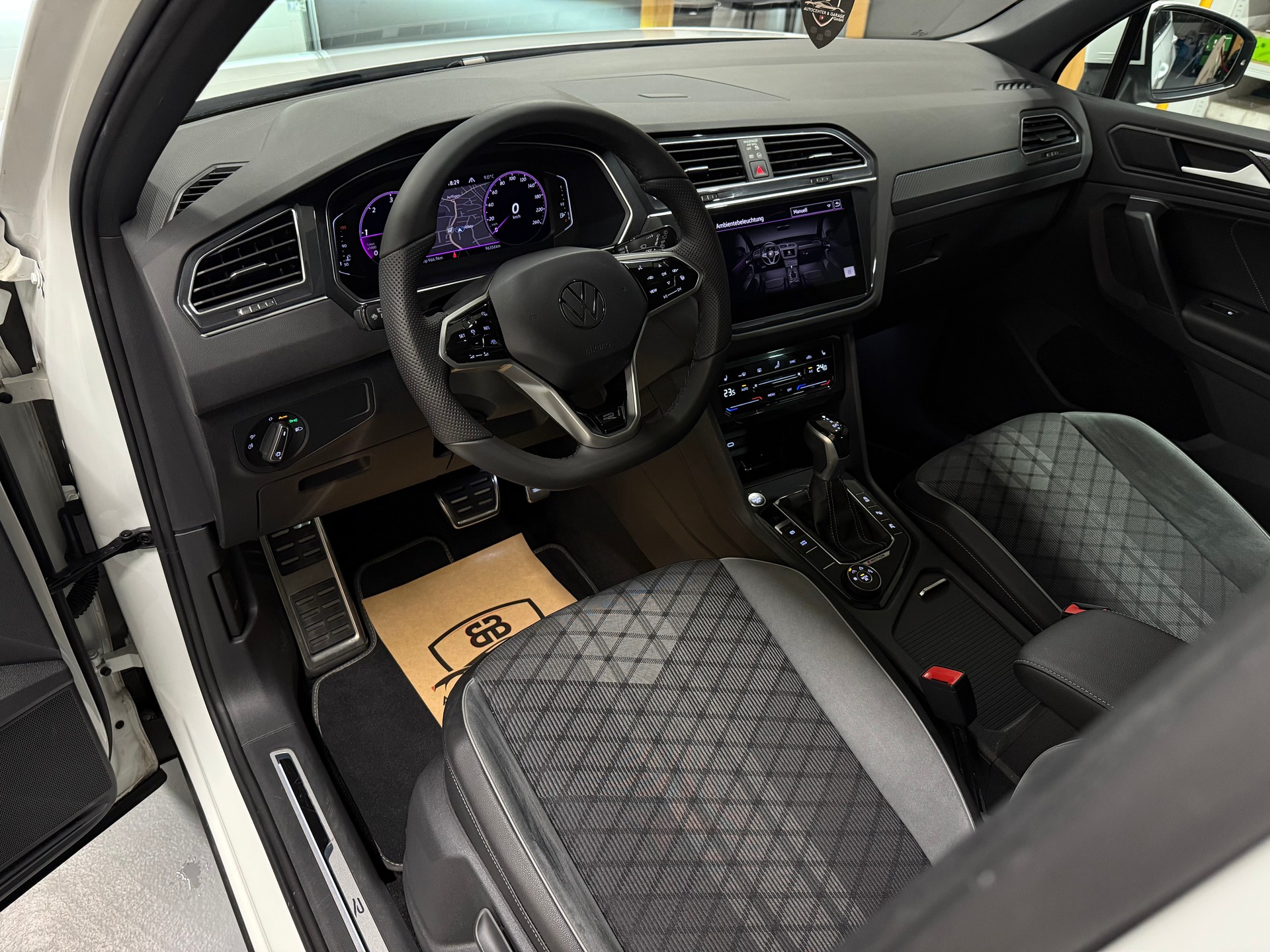 VW Tiguan 2.0 TDI SCR R-Line 4Motion DSG-image-12