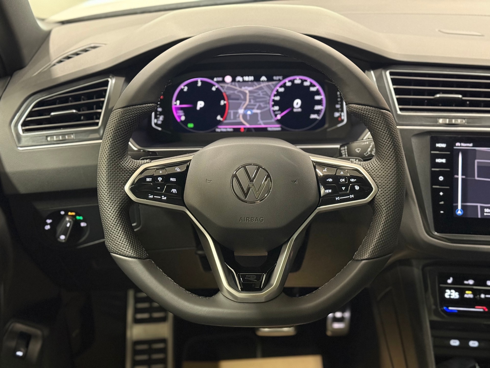 VW Tiguan 2.0 TDI SCR R-Line 4Motion DSG-image-21