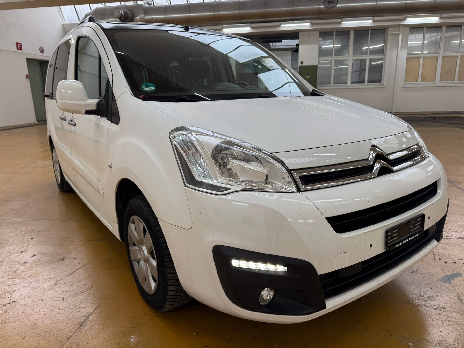 CITROEN Berlingo 1.2i Feel-image-1